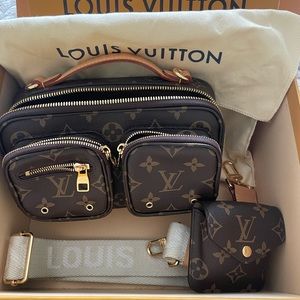 Louis Vuitton monogram utility crossbody bag
